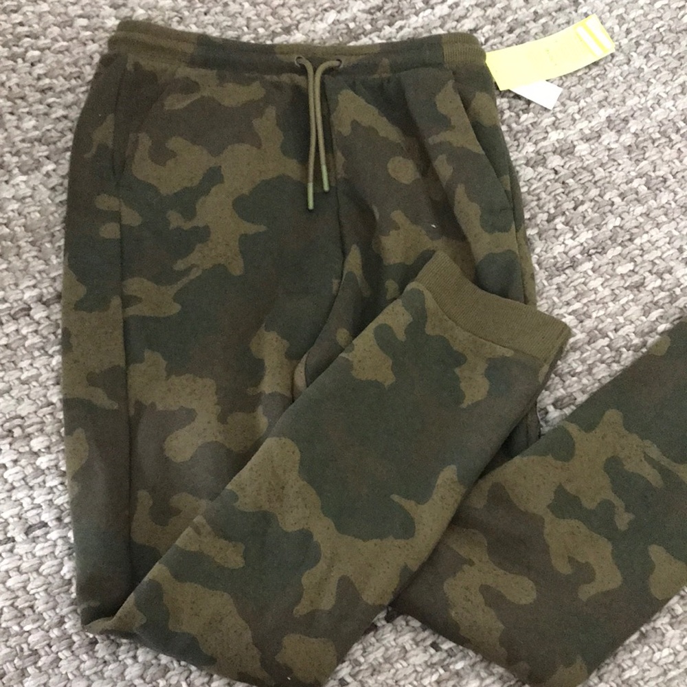 Camo Mid-Rise Fleece pants